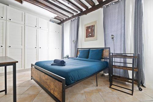 Heart of Paris 1BR-4P Le Marais 7 Free Netflix - image 8