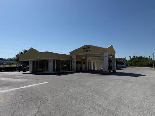 Super 8 by Wyndham Ocala I-75, Ocala