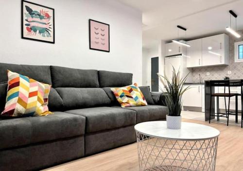 Macasta Suite, Seville