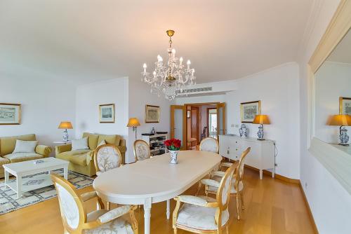 Haven in Lisbon - Exquisite Top Floor with 7 meters Balcony to the Largest Riverfront in Lisbon, Lisbon (photo 2)