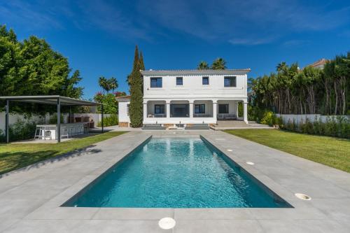 Newly Renovated 6 BDRM Grand Villa w Pool and Views