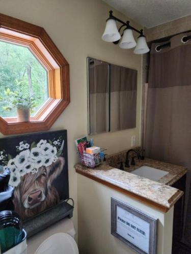 Mystic, Foxwoods, Beaches, Waterpark, Hells Kitchen! in North Stonington