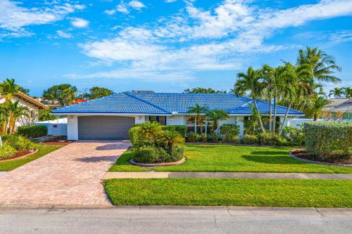 Casa De Olas in Cocoa Beach on Canalfront 4 Br w Pool