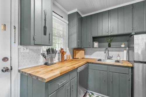 Tallahassee Modern Cozy Home 2bd in Midtown Tallahassee Modern Cozy Home 2bd in Midtown