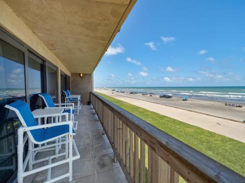 Island House BeachFront Condo Hotel - image 4