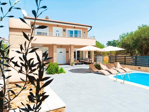 VILLA TWINS Sukošan with heated pool, Sukošan (San Cassiano)