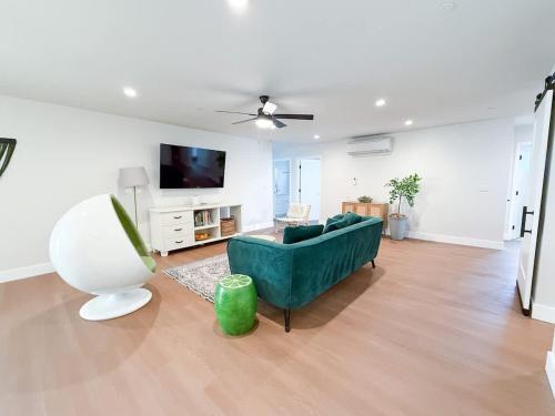 Lime Light La Mesa New 4BR 3BA Group Friendly in La Mesa