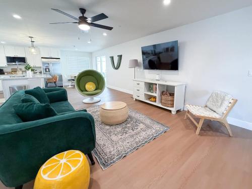 Lime Light La Mesa New 4BR 3BA Group Friendly in La Mesa