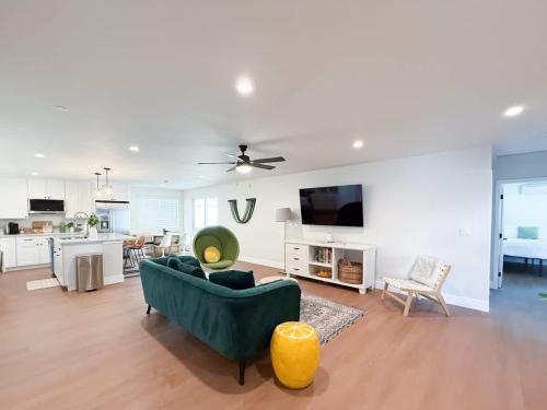 Lime Light La Mesa New 4BR 3BA Group Friendly in La Mesa