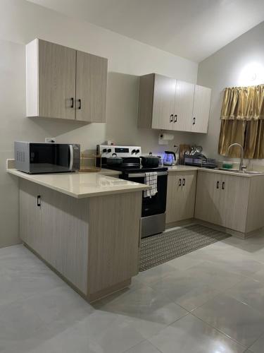 Cocina, Ocean View Sanctuary in Discovery Bay