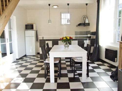 Le Clos des Pommiers gîte (Le Clos des Pommiers gite) in Blainville-Sur-Mer