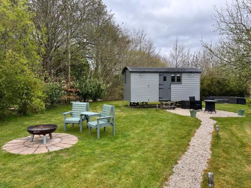 Greatwood Shepherds Hut 2
