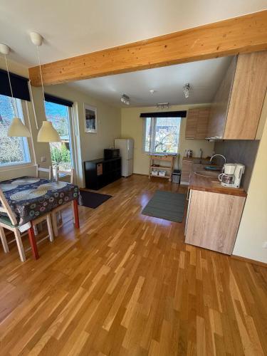 Golden Haven - Kullakodu - 2-bedroom house with sauna, patio, grill, walk to beach in Vaana-Joesuu