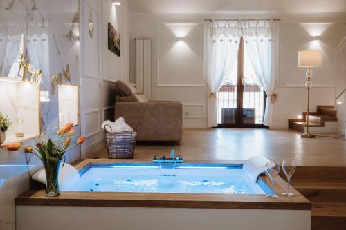 Camilla Luxury Home in Nemi