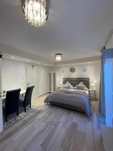 House L.A Room Type - Deluxe double room with king size bed - Annex House L.A Room Type - Deluxe double room with king size bed - Annex