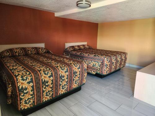 Two Palms Motel - image 12