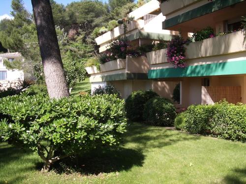 studio Villeneuve-lès-Avignon terrasses sous les pins - Location saisonnière - Villeneuve-lès-Avignon