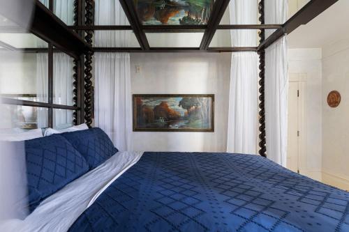 Chateau Tivoli Bed and Breakfast - image 7