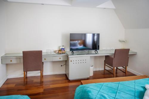 Deluxe Double Room image 7