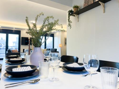 Palvelut, Maisonette with Stunning Terrace & Private Garage - By Solstad in Kavala