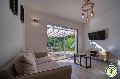 Gîte Le Chaudron 1 à 7pers avec piscine (Gite Le Chaudron 1 a 7pers avec piscine) in Montclar-Sur-Gervanne