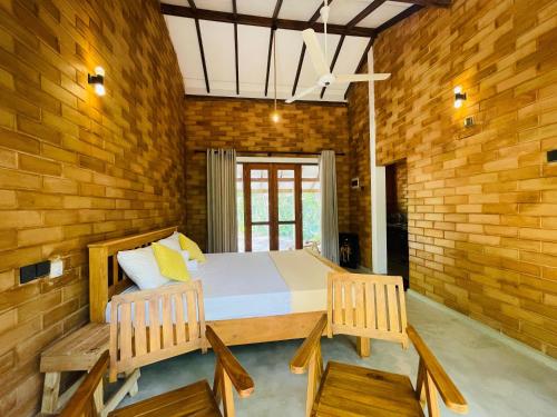 Budget Double Room image 10