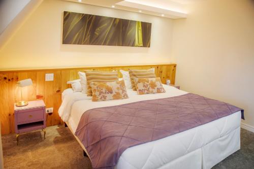 Standard Double or Twin Room image 9