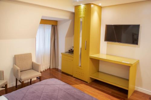 Standard Double or Twin Room image 1