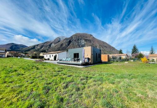 Charmant logement entre Lac et Montagne in Rochebrune (Provence-Alpes-Cote d'Azur)