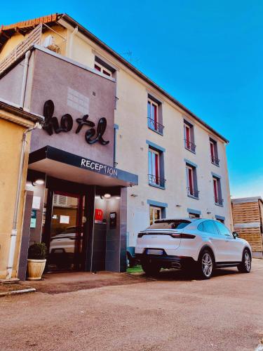 Logis Hotel du Cirque Troyes centre historique in กลางเมืองโทรเย