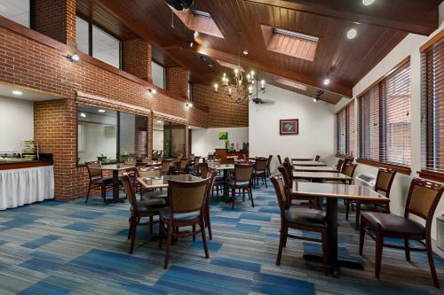 餐飲選擇, 阿爾圖納品質酒店及套房 (Quality Inn & Suites Altoona) in 阿爾圖納
