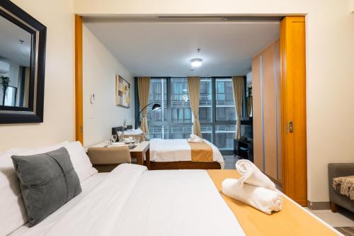 One Uptown Residence 1Br 2Bed Affordable for 4,Uptown Mall Linked, Baras