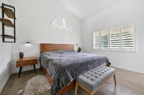 RARE Poolside - LUXE 1BR King, Pool, EV station, Palm Desert (foto 10)