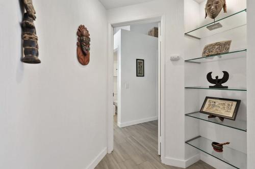 RARE Poolside - LUXE 1BR King, Pool, EV station, Palm Desert (foto 9)
