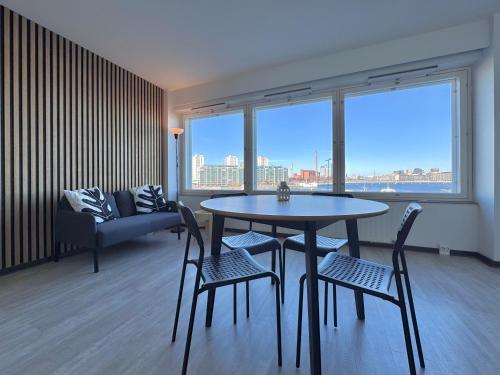 Stay with locals - Shared Apartment Homestay, Helsinki (photo 6)