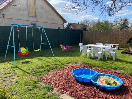 Játszótér, Kollar apartman in Balatonszemes