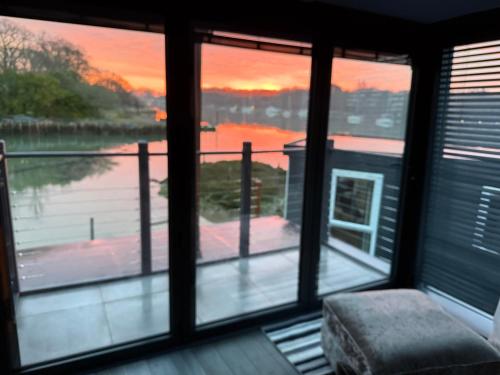 Faciliteter, New! Houseboat Nautigal in Wootton Bridge