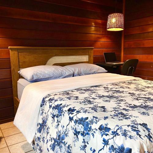 Double Room with Shared Toilet room in Nômades Beach House - Adventure Hostels