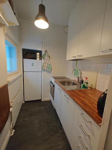 Livingroom and One bedroom apartment in trendy Kallio area, Helsinki (photo 6)