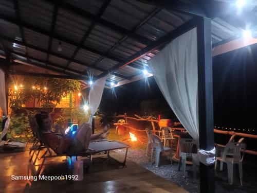 Bar/lounge, PhaluayCamping in Ko Phaluai