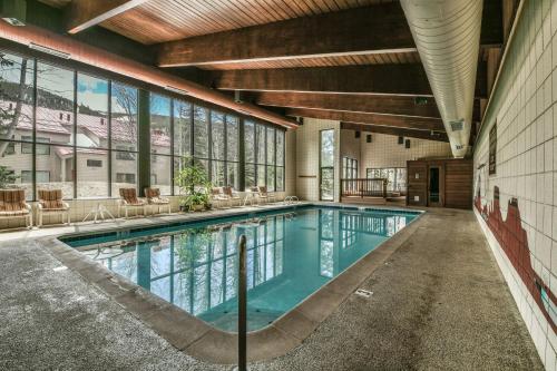 Ski Run 303 by SummitCove Lodging in Keystone, USA