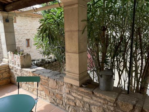 Maison de village atypique in Saint-Christol-de-Rodières