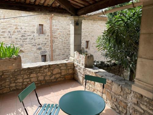 Maison de village atypique in Saint-Christol-de-Rodières