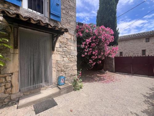 Maison de village atypique in Saint-Christol-de-Rodières