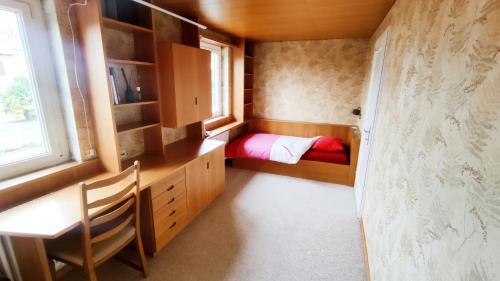 Double & Single Room In Very Quiet And Cosy House, beds 140x200 & 90x200, Дюбендорф (фото 9)