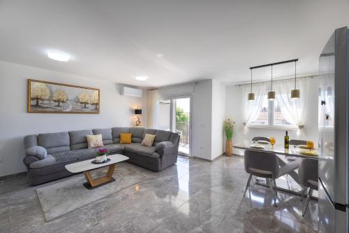 One-Bedroom Apartment image 9