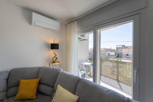 One-Bedroom Apartment image 8