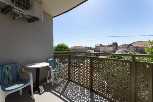 One-Bedroom Apartment image 7