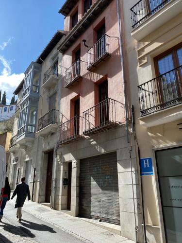 At the foot of the Alhambra, Granada (fotografie 8)
