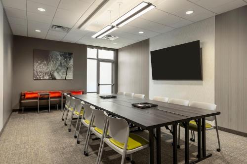 SpringHill Suites by Marriott Fargo - image 10